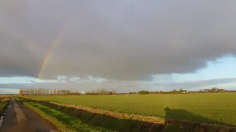 Geograph/Richard Humphrey Fen Road, Newton, Cambridgeshire