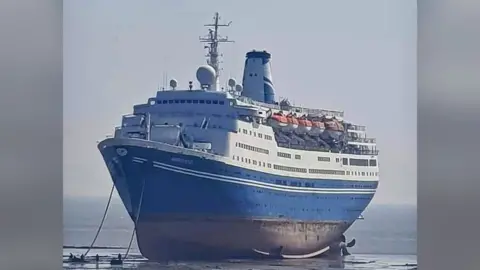 VIRAMDEVSINH GOHIL Picture of the Marco Polo ship on the beach