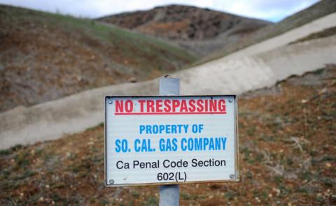 California gas leak: Calls grow for shutdown - BBC News