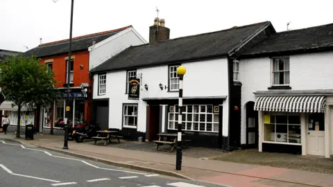 Bill Boaden/Geograph Crown and Anchor