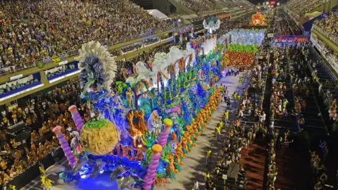 Rio de Janeiro violence: Brazil army to take control of security