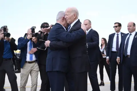 Getty Images Israel Prime Minister Benjamin Netanyahu (L) hugs US President Joe Biden