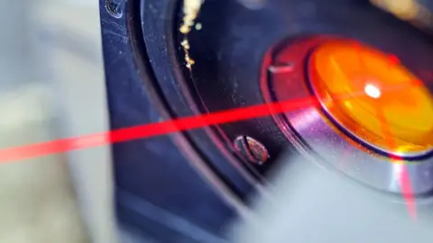 vladimir_n Red laser light