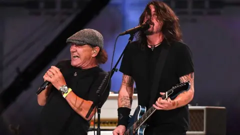 Getty Images Foo Fighters' Dave Grohl performs Back in Black with Brian Johnson of AC/DC