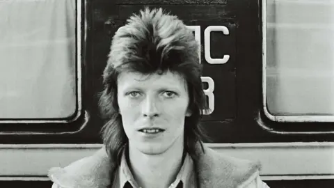 Geoff MacCormack A black and white photo of David Bowie