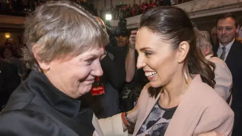 Getty Images Former NZ PM Helen Clarke and Jacinda Ardern at the Labour manifesto launch (20 Aug 2017)