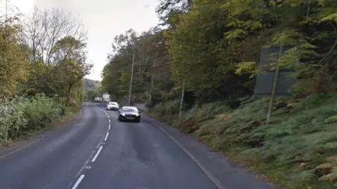 Three taken to hospital after A4043 Blaenavon crash