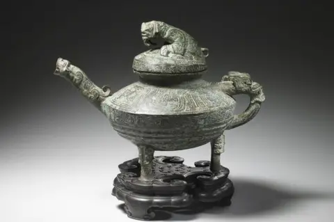 Canterbury Auction Galleries Bronze Tiger Ying water vessel