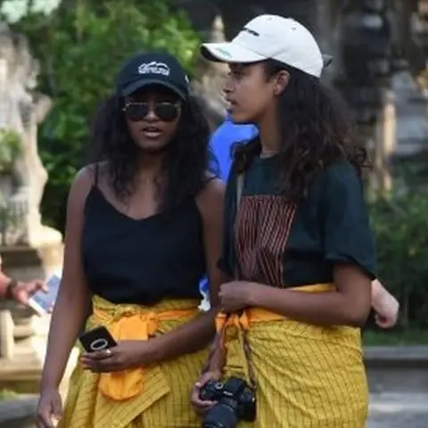 AFP Sasha (left) and Malia (right), daughters of former US president Barack Obama, visit Tirtha Empul temple at Tampaksiring Village in Gianya, Bali (27 June 2017)