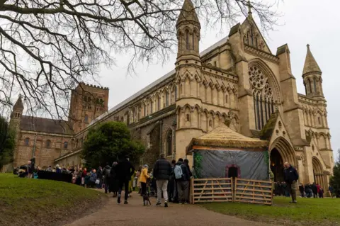 Toby Shepheard The live nativity trail at St Albans Cathedral