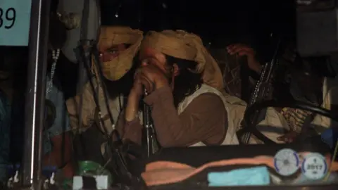 Reuters Convoy of IS fighters leaves Lebanon