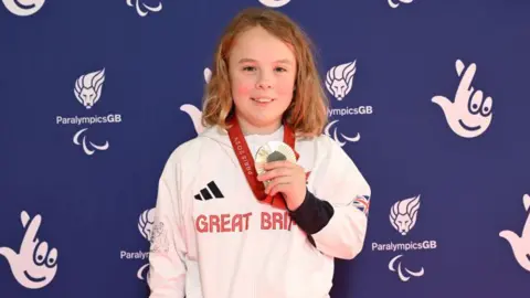 Getty Images Iona Winnifrith holding her silver medal