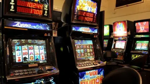 AFP Slot machines in Australia (13 April 2011)