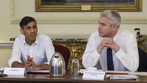 No10 Downing Street Prime Minister Rishi Sunak, and Health Secretary Steve Barclay take part in a roundtable meeting of senior health service officials in Downing Street