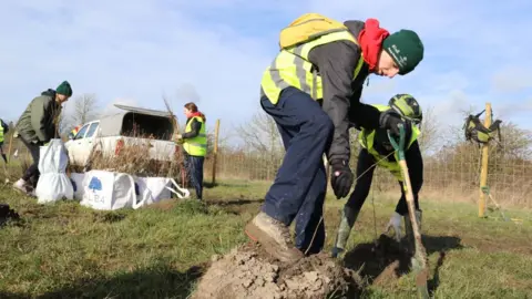 Woodland Trust Volunteers planting