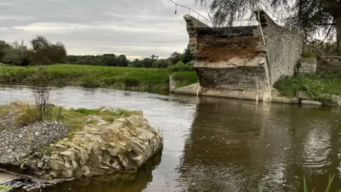 BBC The remains of Llanerch Bridge on the River Clwyd between Tremeirchion and Trefnant in Denbighshire