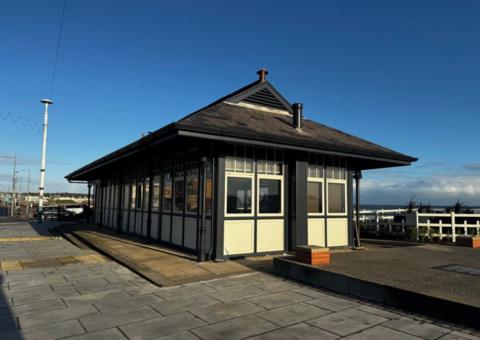 Seaburn tram shelter