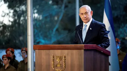 De Israëlische premier Benjamin Netanyahu spreekt tijdens een officiële herdenkingsdienst voor Zeev Jabotinsky op de militaire begraafplaats Mount Herzl in Jeruzalem (4 augustus 2024)