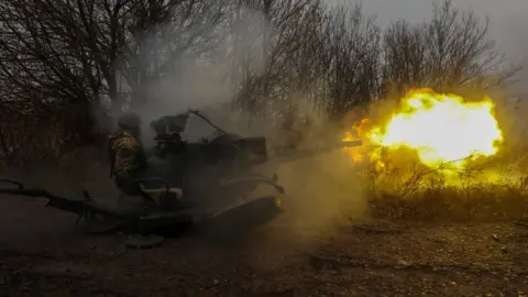 Anadolu Agency via Getty Images An air defence unit of Ukraine's National Guard shoots targets in the north-eastern Kharkiv region. Photo: November 2022