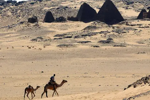 AFP A general view shows 27 January 2006 the Meroe archaeological site, 300 kms north of the Sudanese capital Khartoum