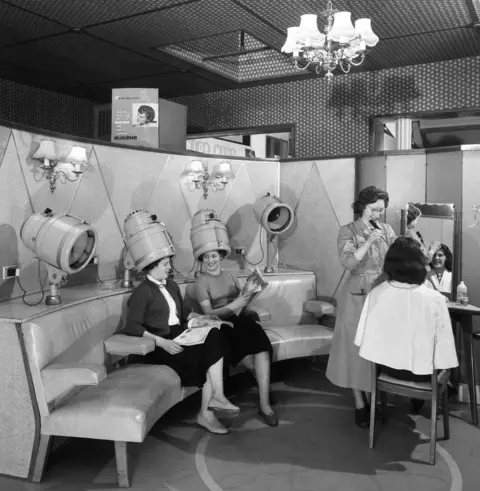 Heritage Images/Michael Walter Hairdressing department, Barnsley