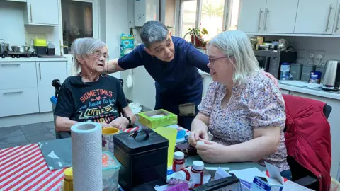 Lynn Kiddy with mum Fay and sister Sharon