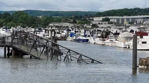 Friends of Rochester Churchfields and Esplanade Collapsed lower section of Rochester Pier