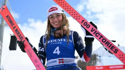 Mikaela Shiffrin celebrates her win 