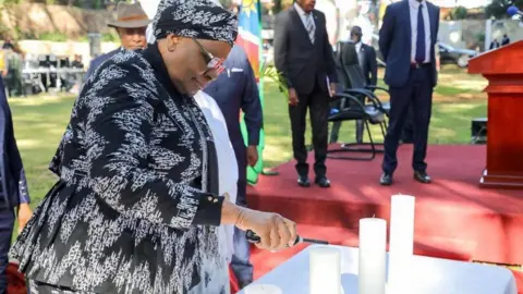 Ministère de la notification / Techbook / Facebook de la Namibie à la vue du président Nentaleba Nandiitwa