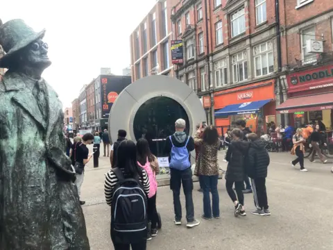 Dublin portal crowd