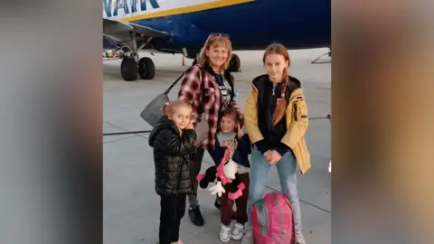 Family photo Yuliia and her three daughters