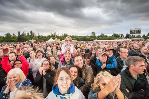 Paul Campbell Bryan Adams crowd