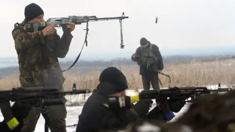 AFP Ukrainian troops fighting in the Luhansk region, Jan 2015