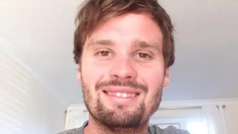 Facebook Samuel Thomas