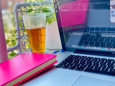 Lina Laptop and a drink