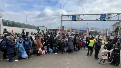 BBC Ukraine - Moldovan Border