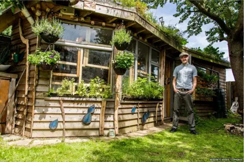 Reader's Sheds/Cuprinol Joel Bird