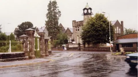 Rhondda Cynon Taf Libraries An 80s pic of Aberdare Park main gates