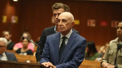 Getty Images Attorney Robert Shapiro (L) and Conrad Hilton speak at Hilton"s arraignment in 2017