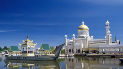Omar Ali Saifuddien Mosque in Bandar Seri Begawan - it is one of Brunei's two national mosques