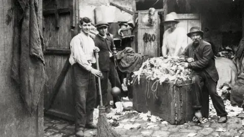 Getty Images Rag collectors pictured in Paris in 1913