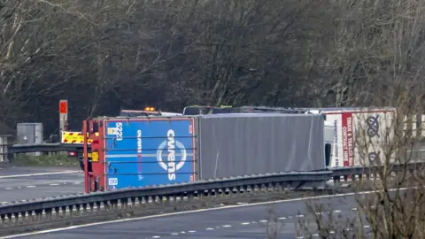 Lorry overturned on the M4