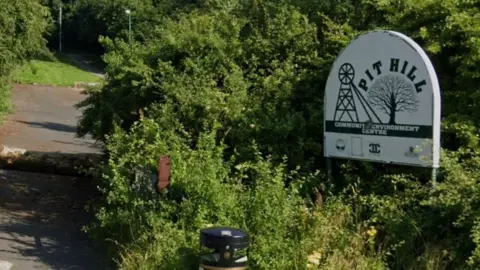 Google Entrance to Pit Hill Park in Bradford