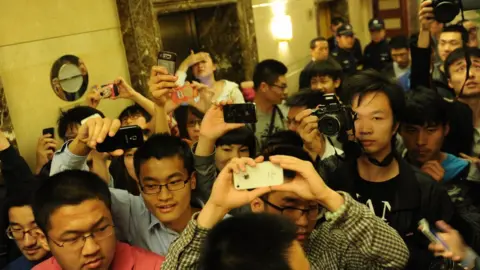 CNS Fans of Sora Aoi hold up camera phones