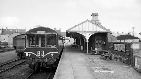 Alan Murray-Rust/Geograph Amlwch Station