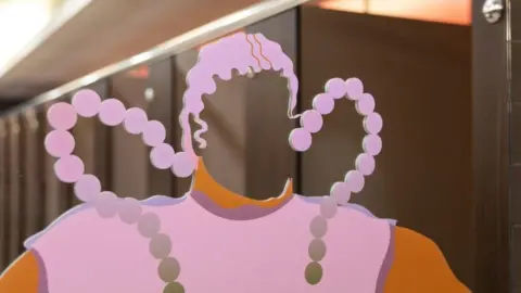 Natasha James / Crosscut Media Hand in Hand by Oliwia Bober