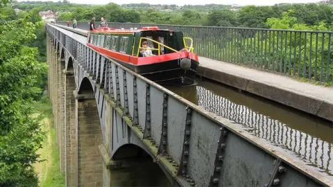 Adrian Pingstone Pontcysyllte Aqueduct