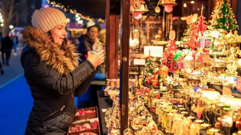 Getty Images edinburgh christmas market