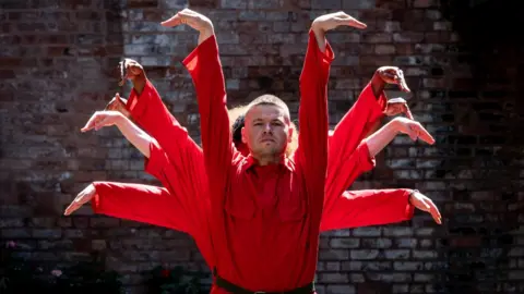 GRAEME BRAIDWOOD PHOTOGRAPHY Liberty festival performers