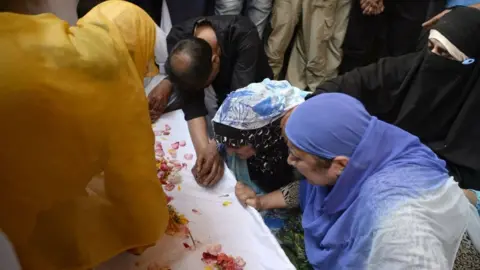 AFP Relatives of lynched policeman